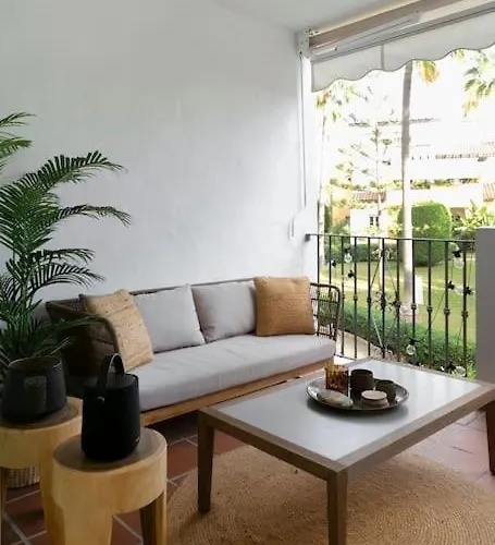 First Line Beautiful And Bright شقة ماربيا