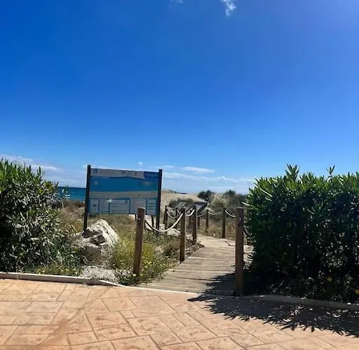 First Line Beautiful And Bright شقة *