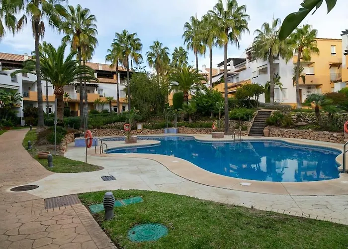 First Line Beautiful And Bright شقة *