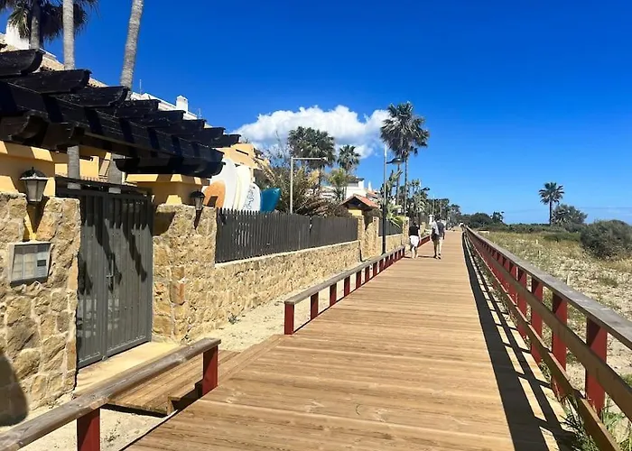 First Line Beautiful And Bright شقة *