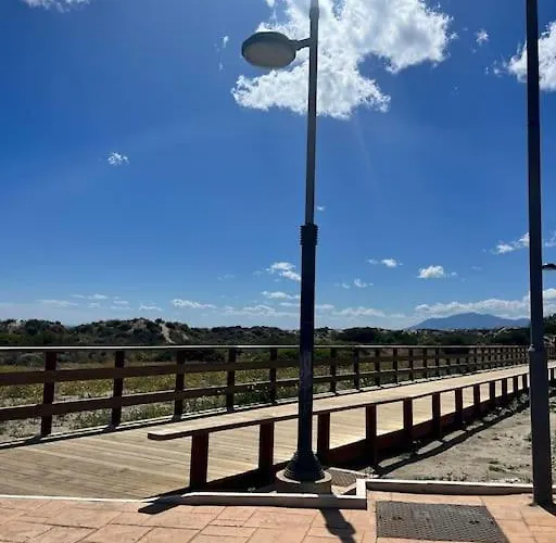 First Line Beautiful And Bright شقة *