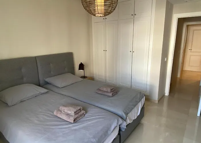 First Line Beautiful And Bright شقة ماربيا