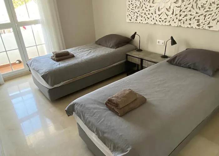 First Line Beautiful And Bright شقة *